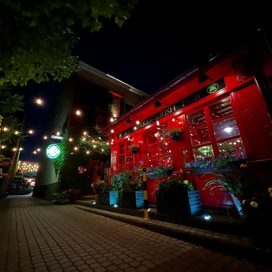 Shoemaker Irish Pub & Accommodation 凯尔采 外观 照片