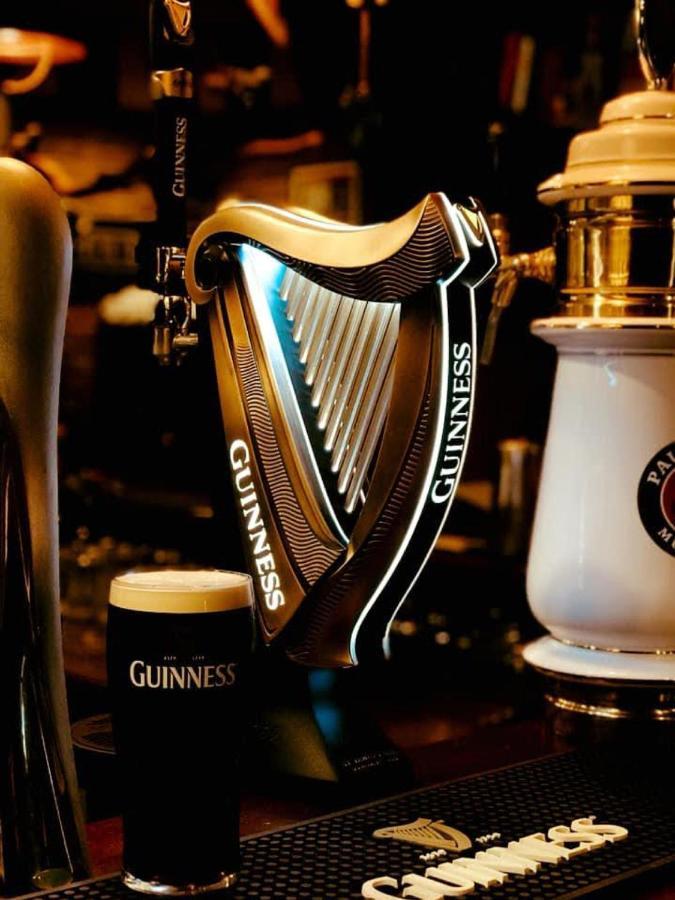 Shoemaker Irish Pub & Accommodation 凯尔采 外观 照片