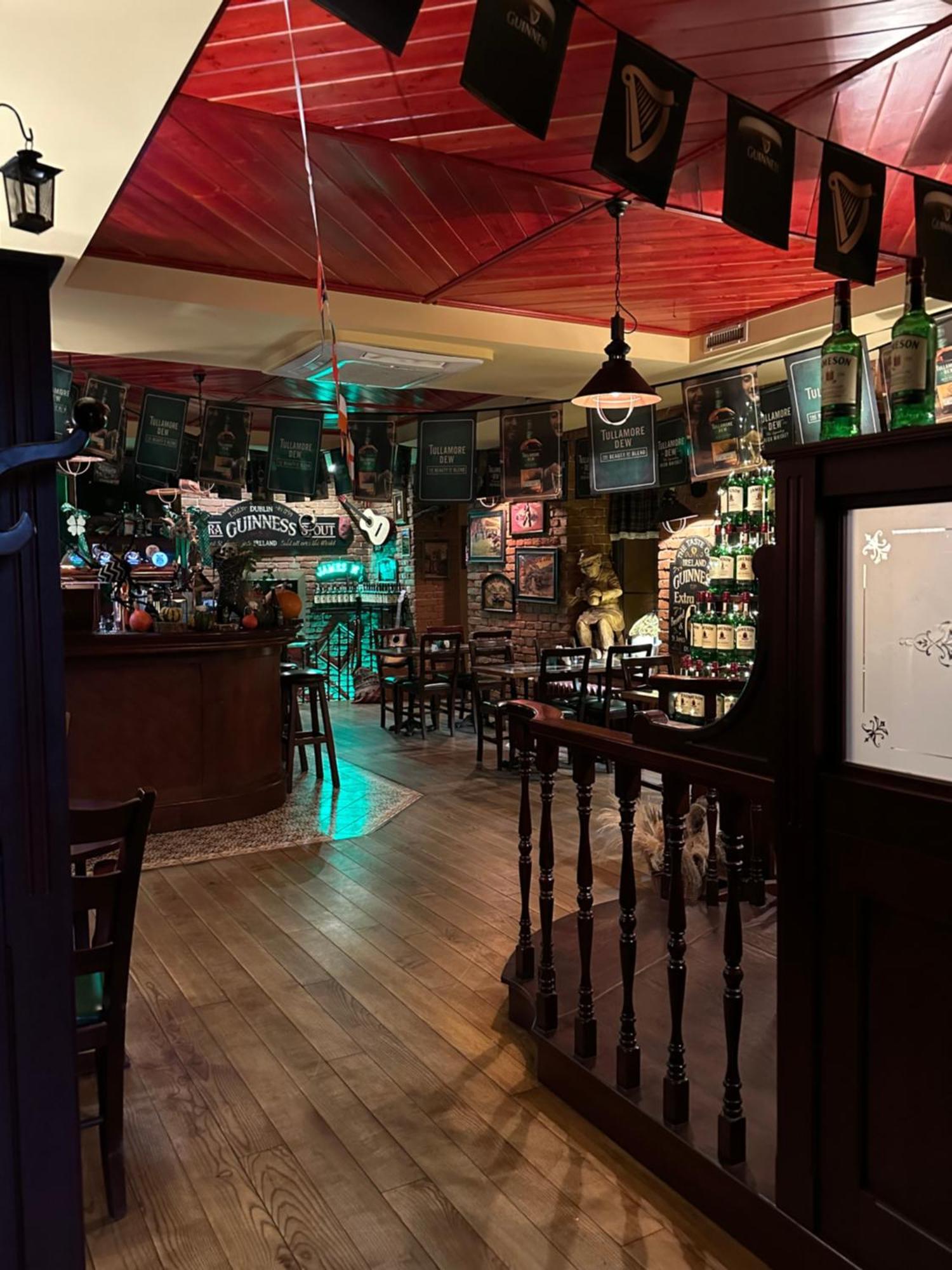 Shoemaker Irish Pub & Accommodation 凯尔采 外观 照片