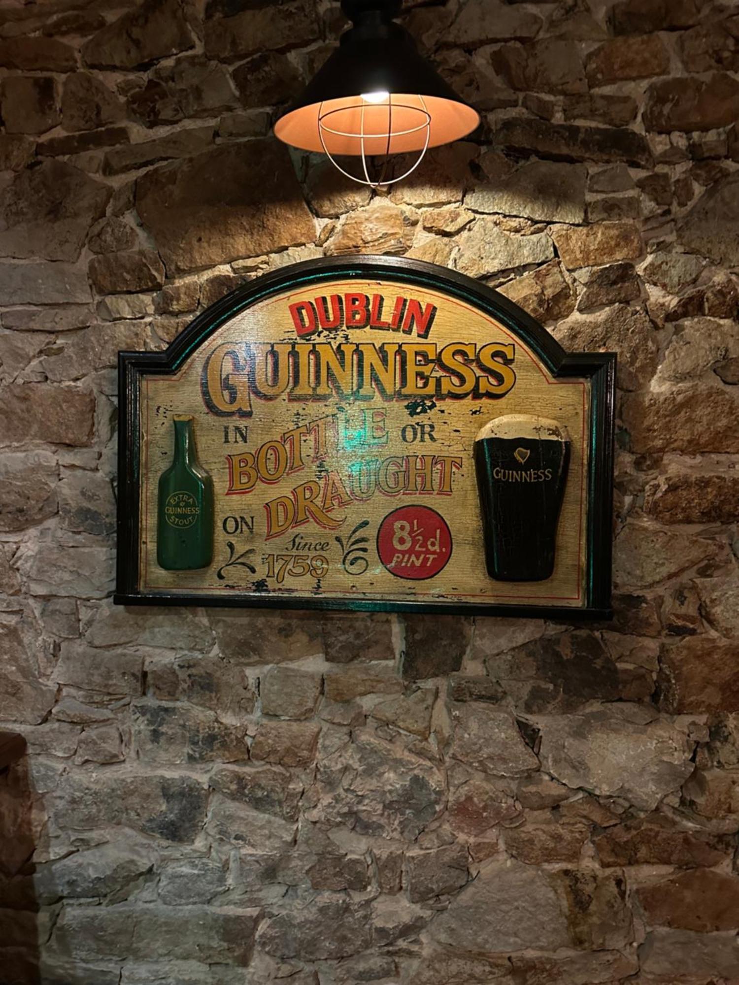 Shoemaker Irish Pub & Accommodation 凯尔采 外观 照片