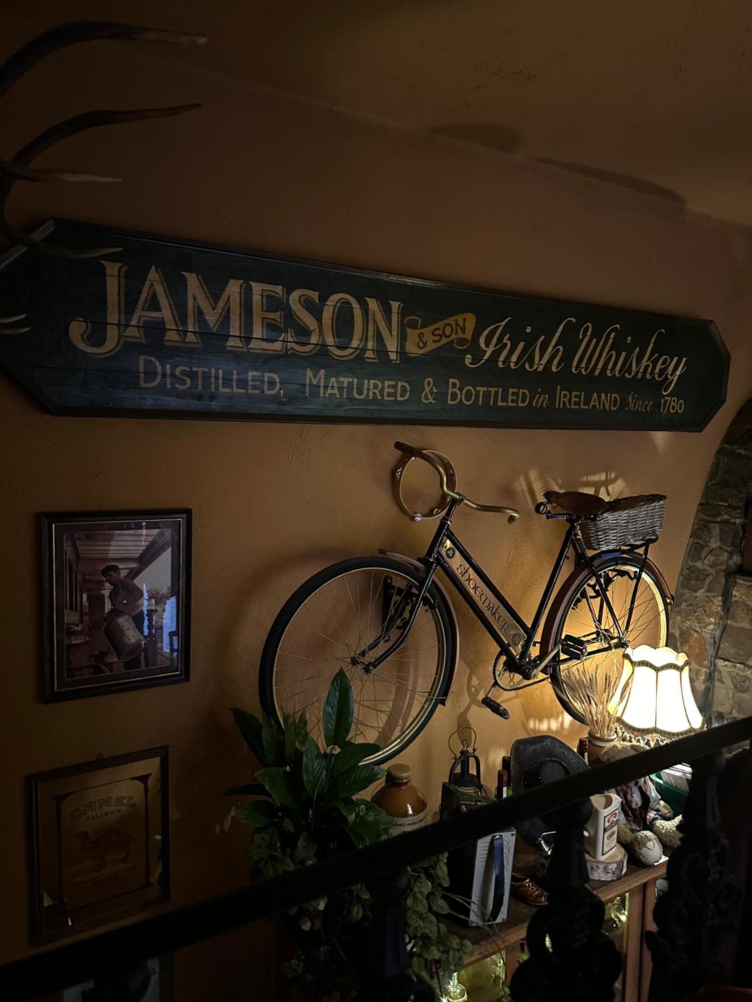 Shoemaker Irish Pub & Accommodation 凯尔采 外观 照片