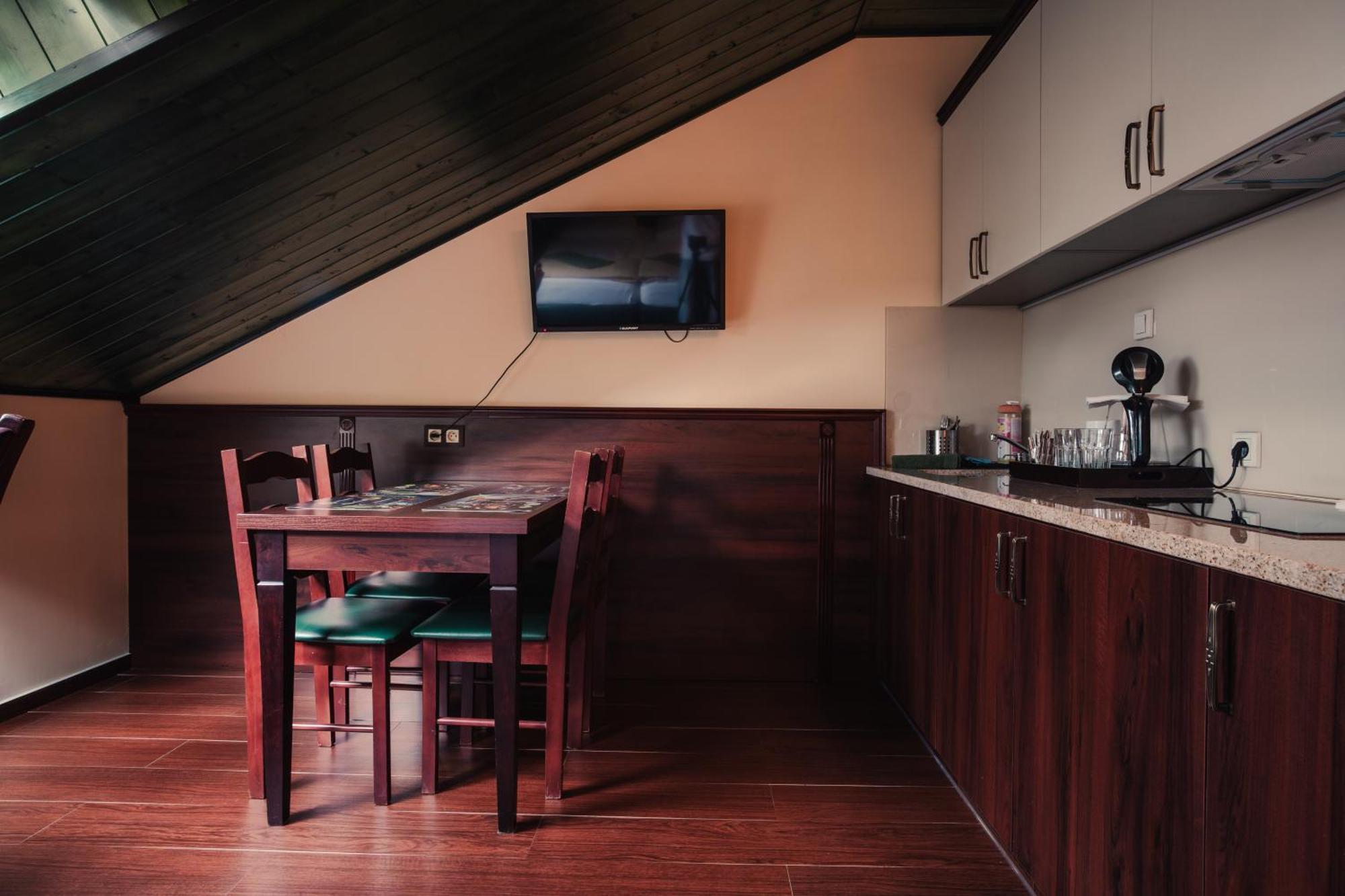 Shoemaker Irish Pub & Accommodation 凯尔采 外观 照片