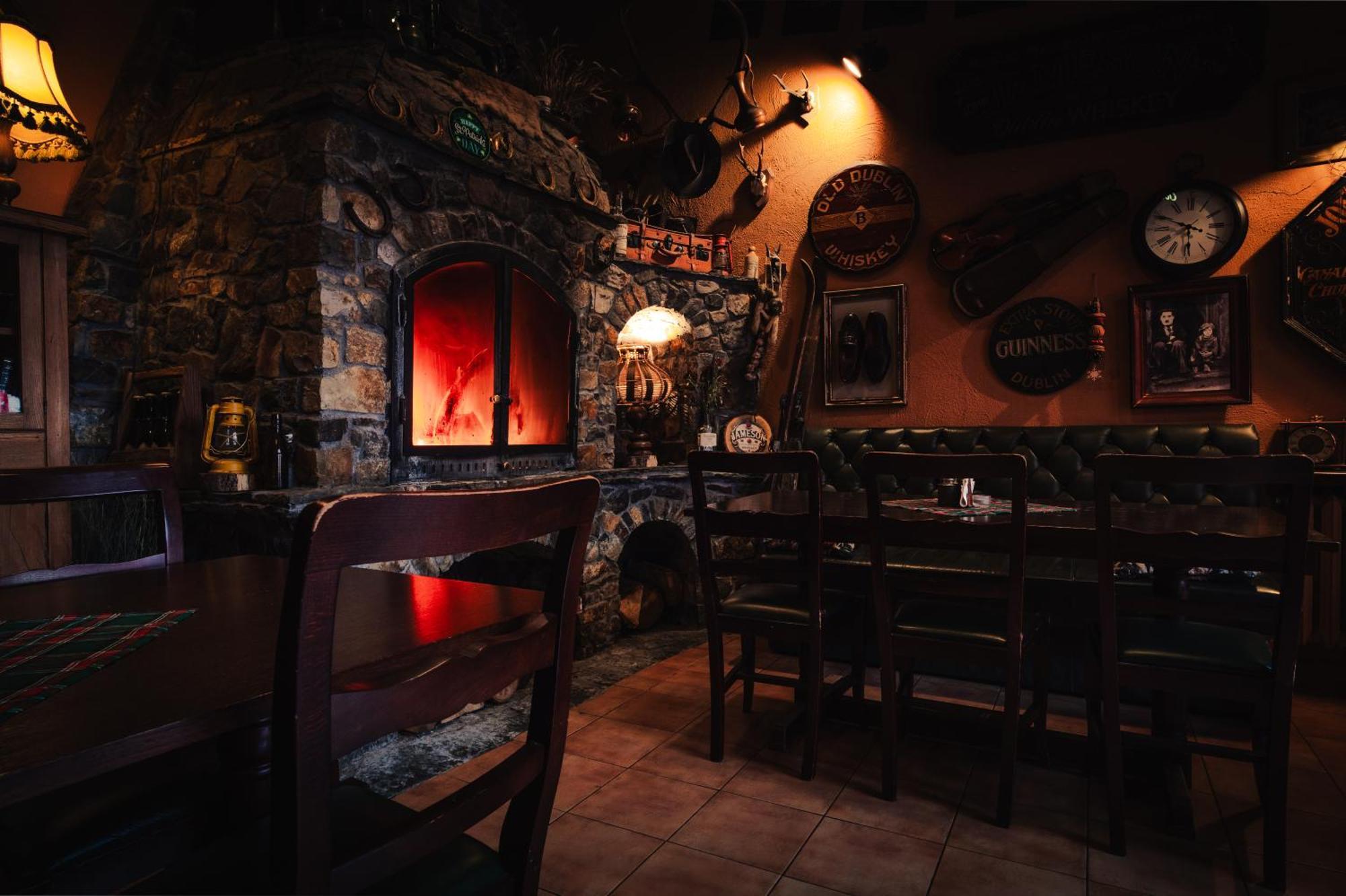 Shoemaker Irish Pub & Accommodation 凯尔采 外观 照片
