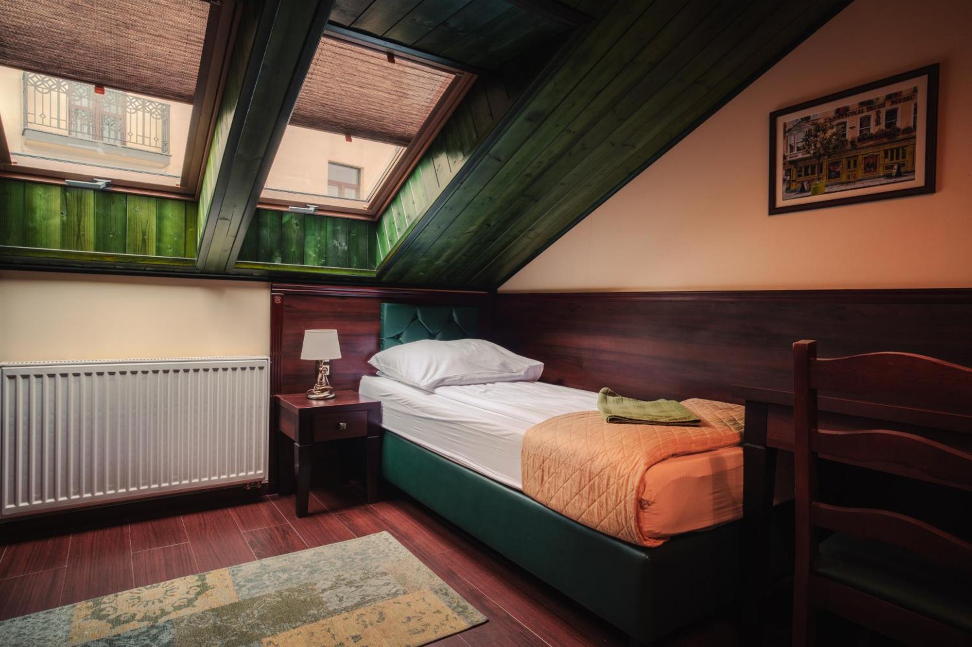 Shoemaker Irish Pub & Accommodation 凯尔采 外观 照片