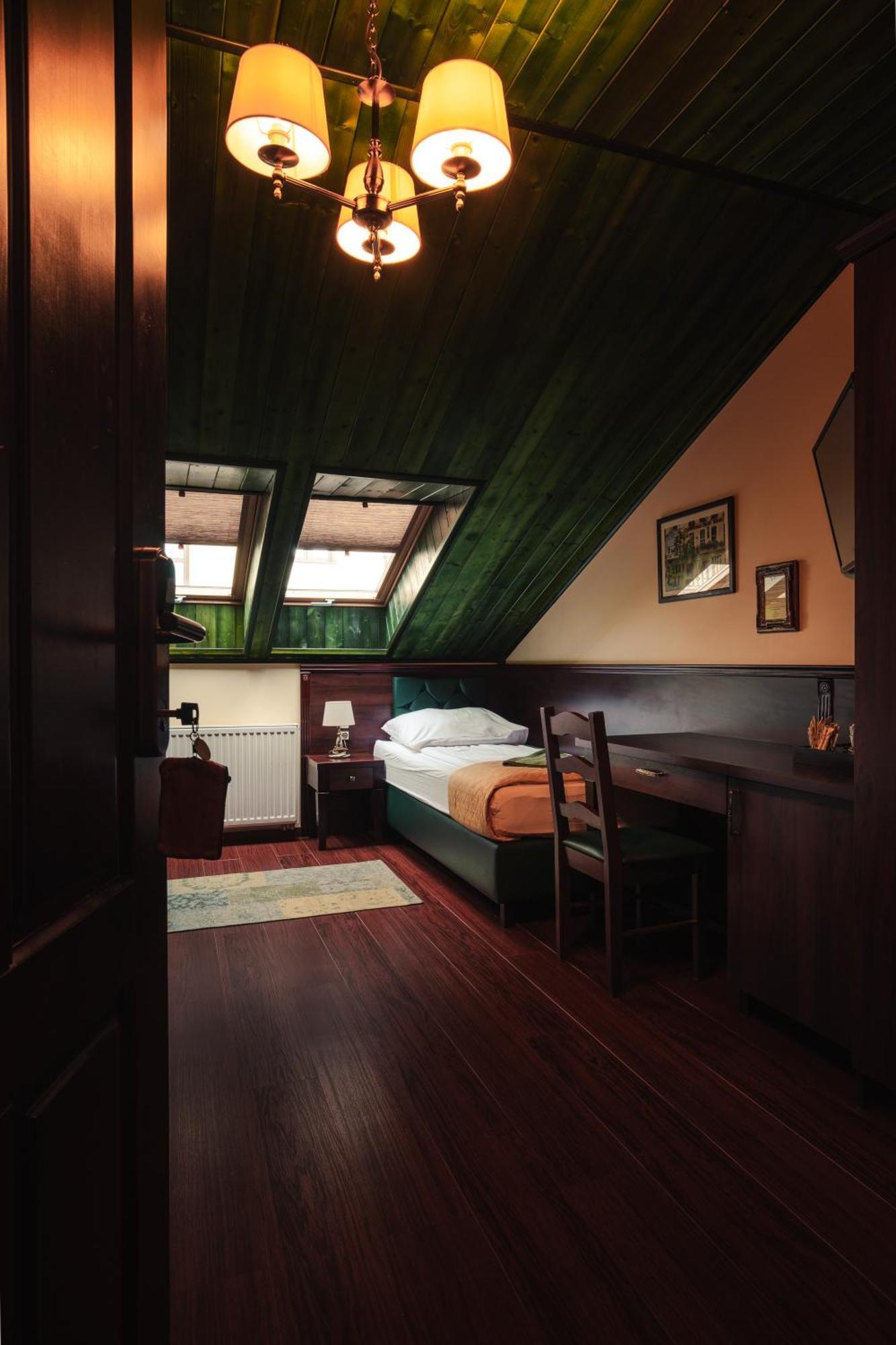 Shoemaker Irish Pub & Accommodation 凯尔采 外观 照片