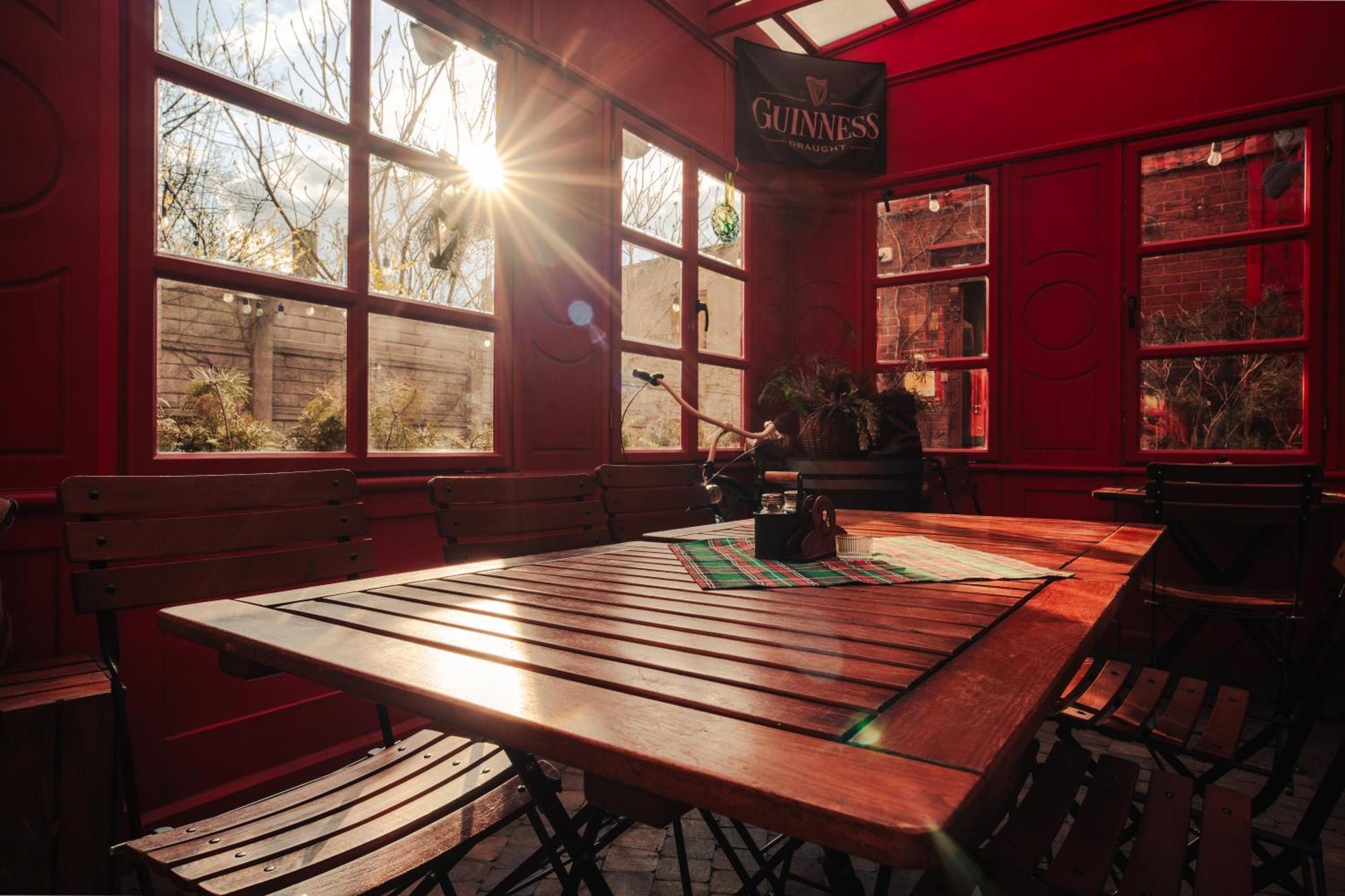 Shoemaker Irish Pub & Accommodation 凯尔采 外观 照片