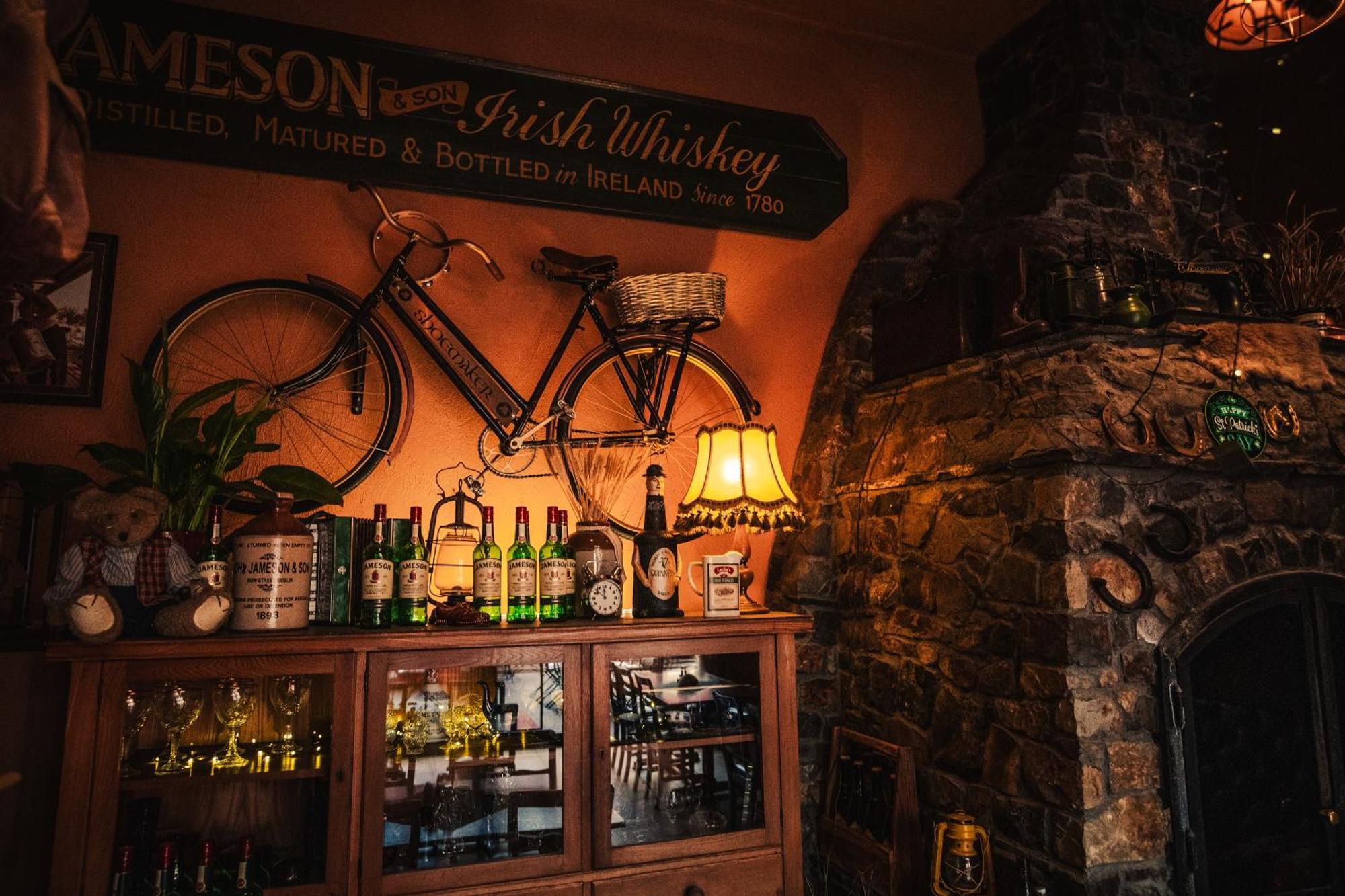 Shoemaker Irish Pub & Accommodation 凯尔采 外观 照片