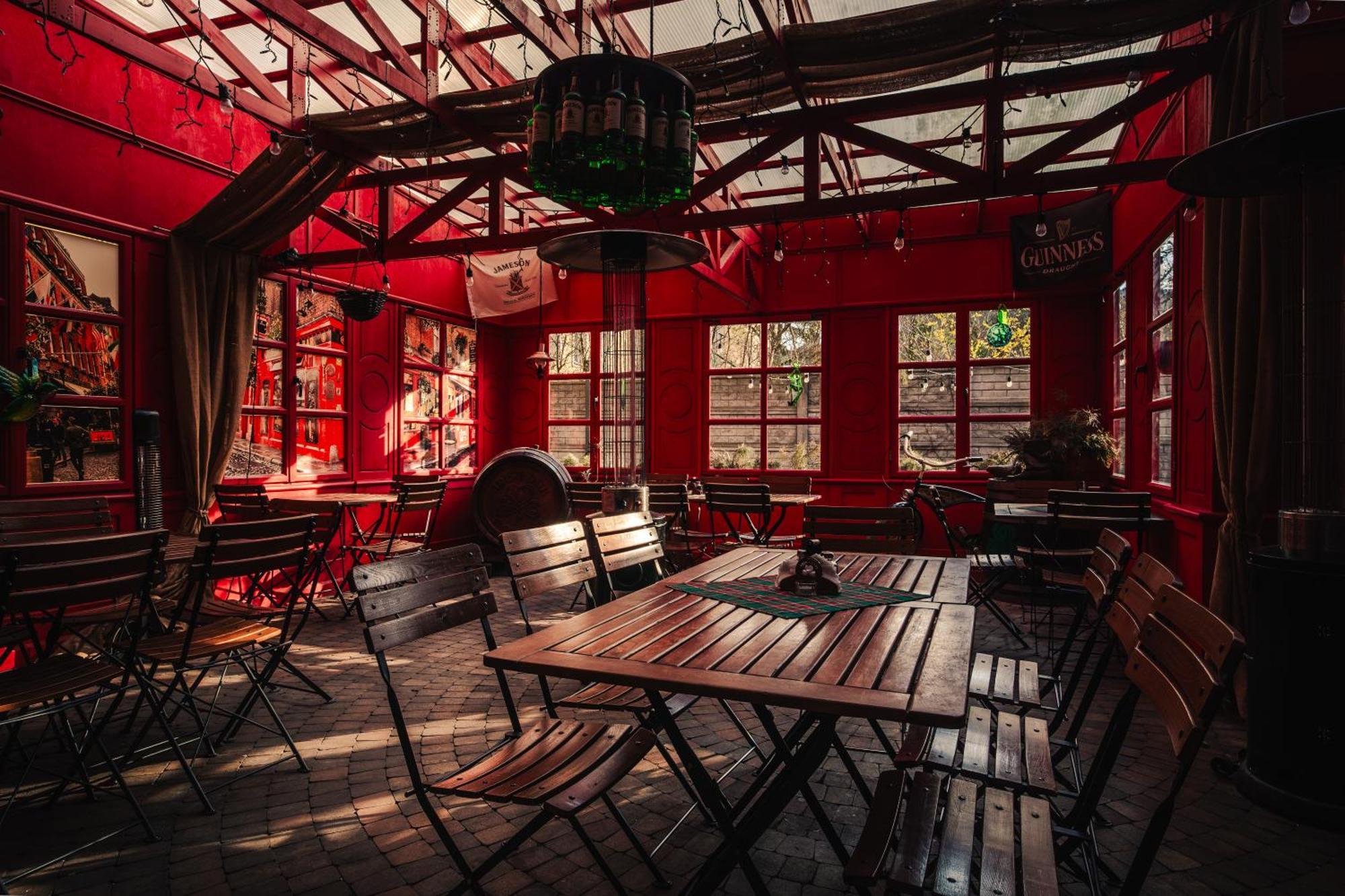 Shoemaker Irish Pub & Accommodation 凯尔采 外观 照片