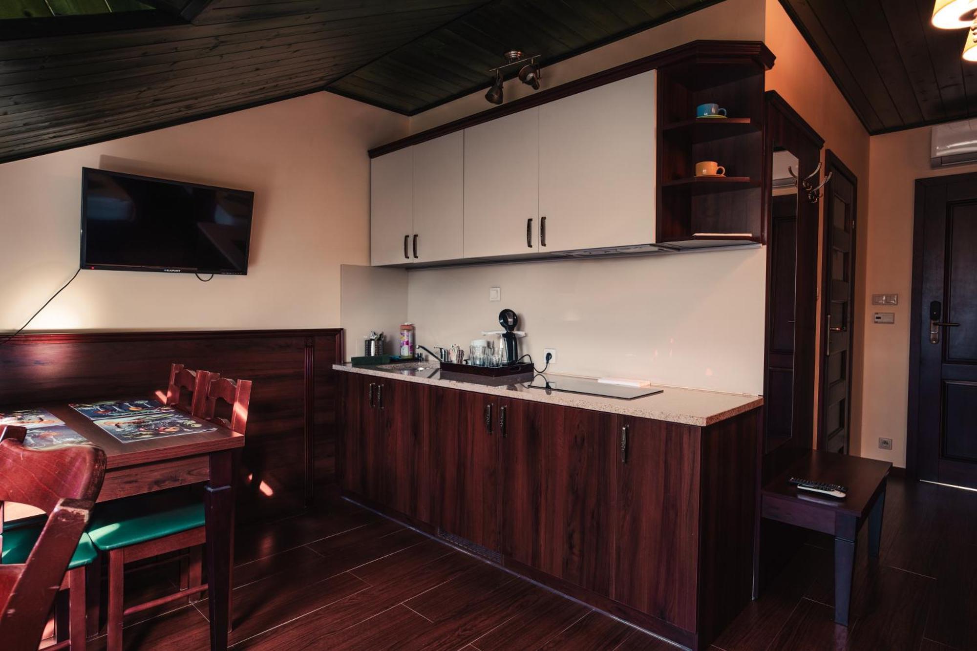 Shoemaker Irish Pub & Accommodation 凯尔采 外观 照片