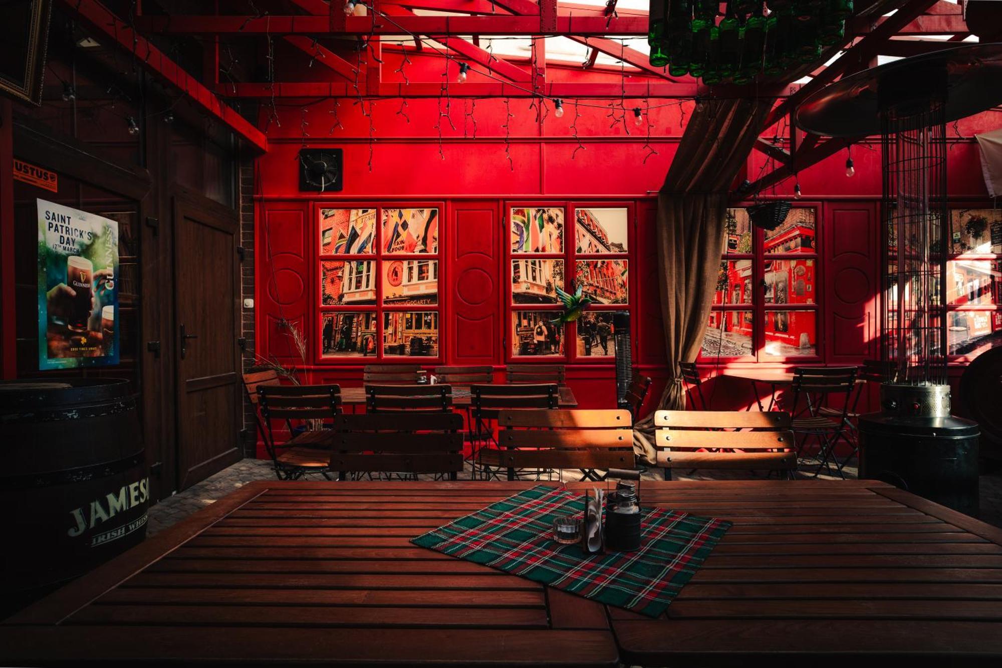 Shoemaker Irish Pub & Accommodation 凯尔采 外观 照片