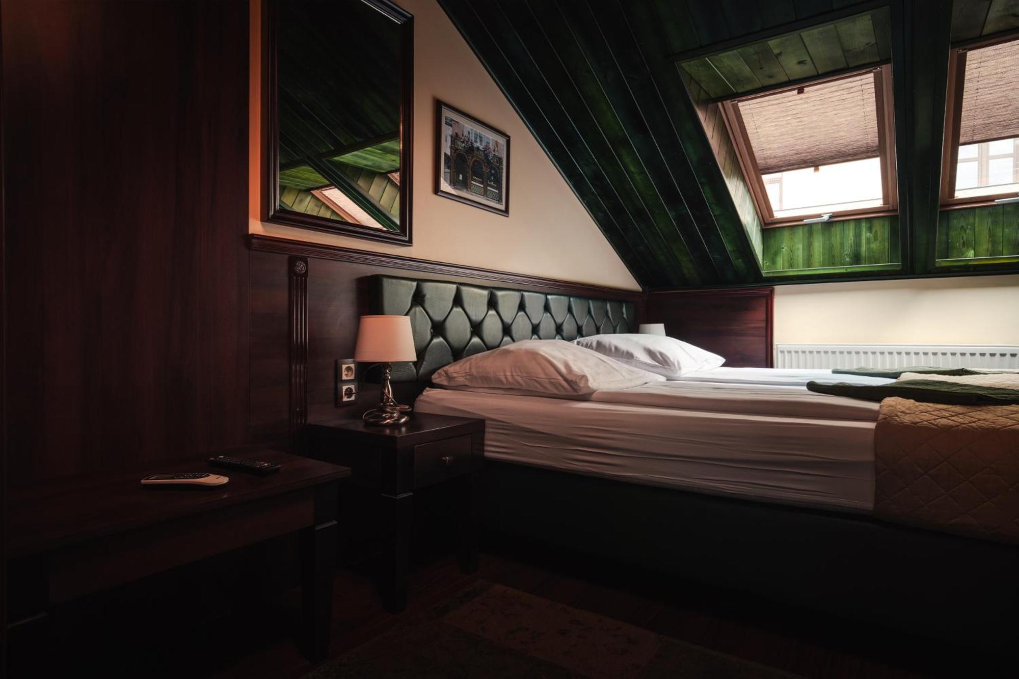 Shoemaker Irish Pub & Accommodation 凯尔采 外观 照片